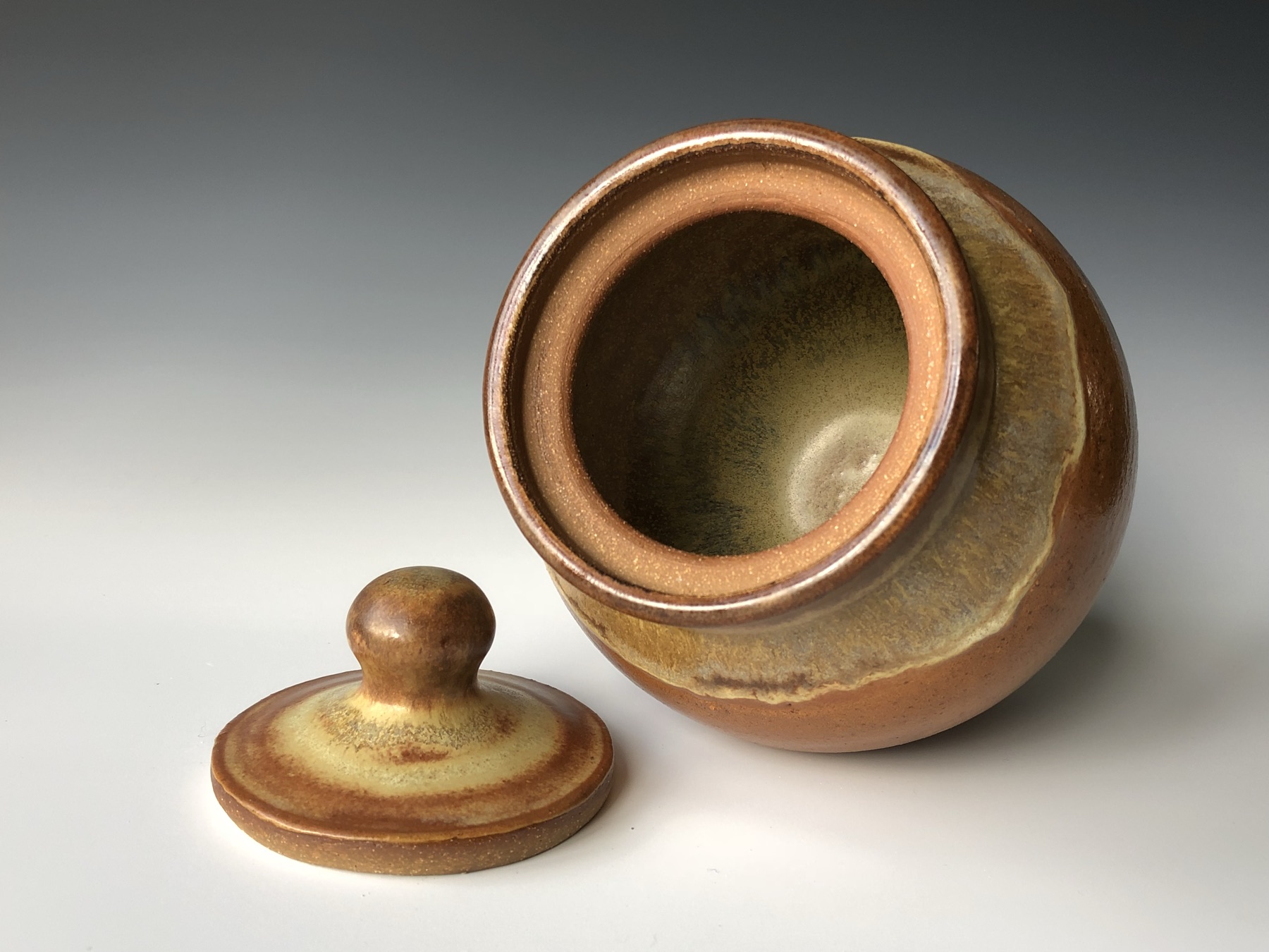 Lidded jar (photo 1 of 2)