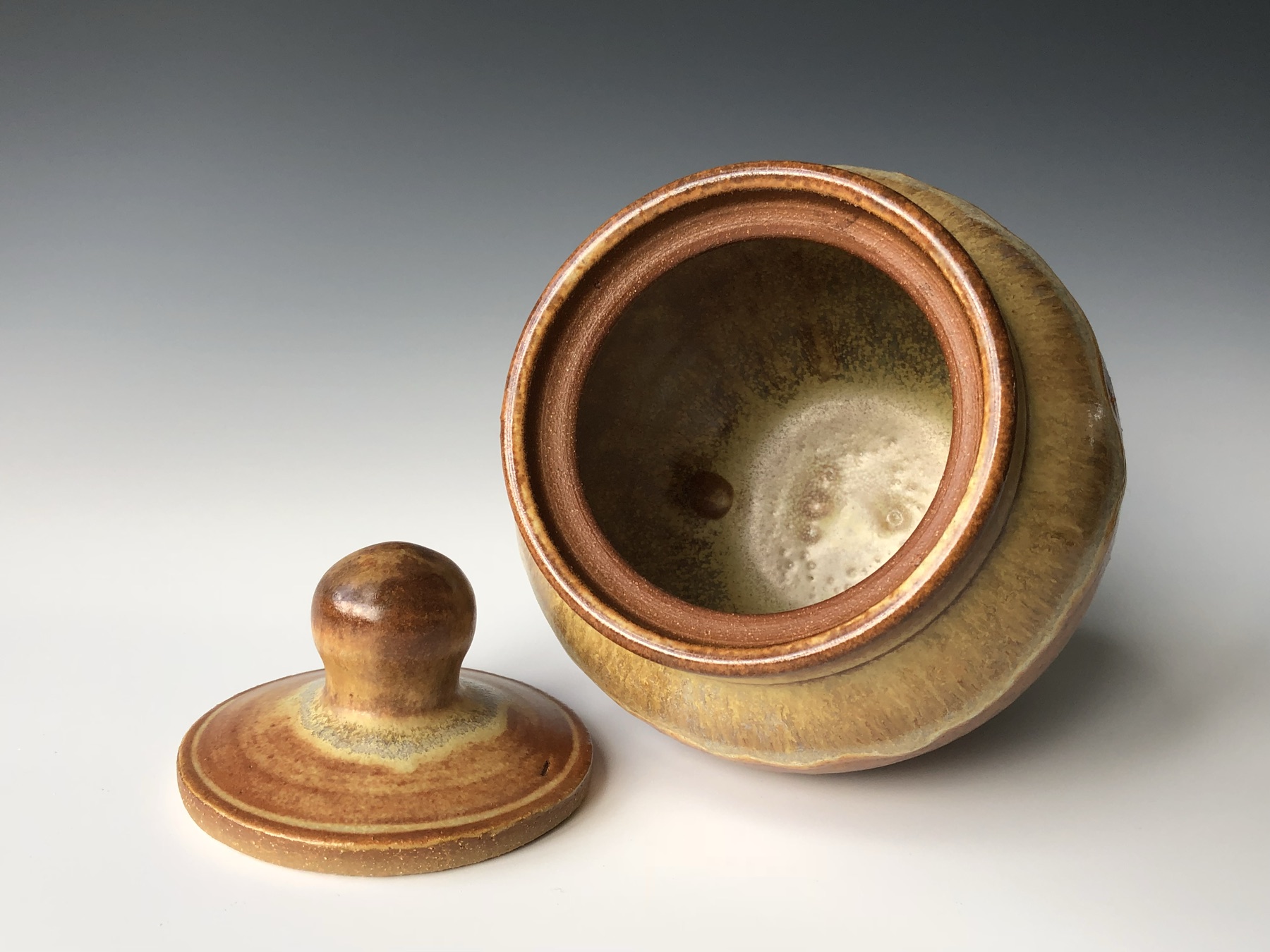 Lidded jar (photo 2 of 2)
